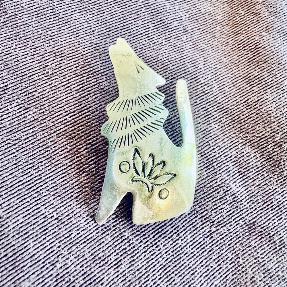 Sterling silver Howling Wolf/coyote Brooch